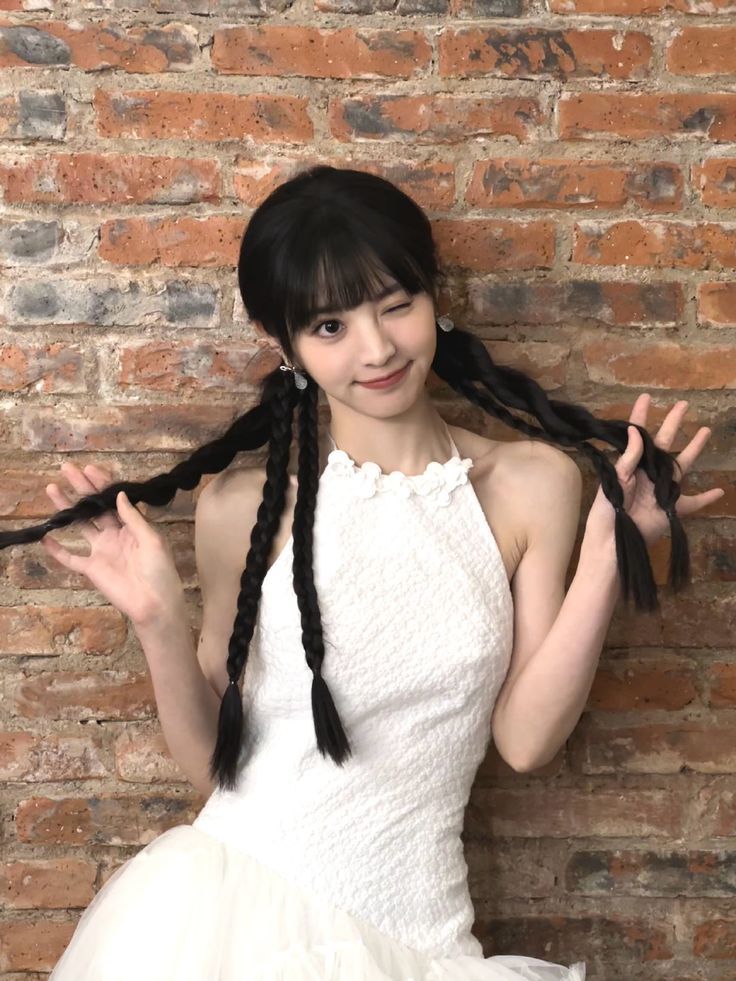 Showbiz có mỹ nhân “mặt học sinh body phụ huynh”: Mặc đẹp không trượt lần nào, xuất hiện ở đâu thì nơi đó như Milano