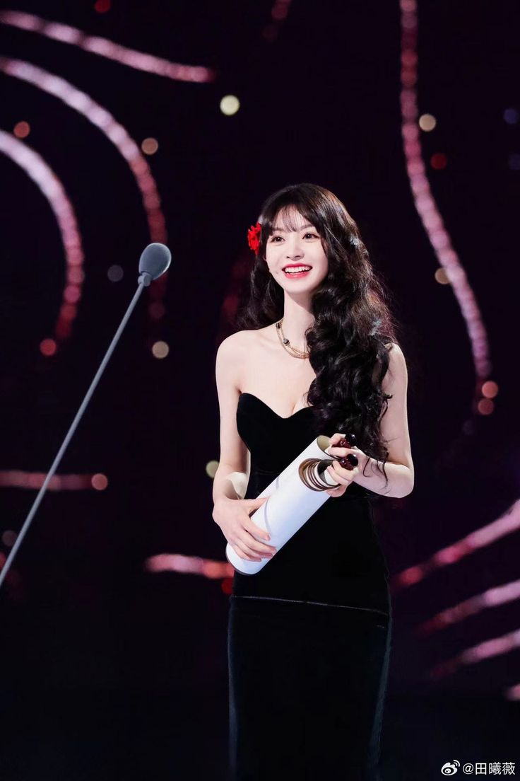 Showbiz có mỹ nhân “mặt học sinh body phụ huynh”: Mặc đẹp không trượt lần nào, xuất hiện ở đâu thì nơi đó như Milano