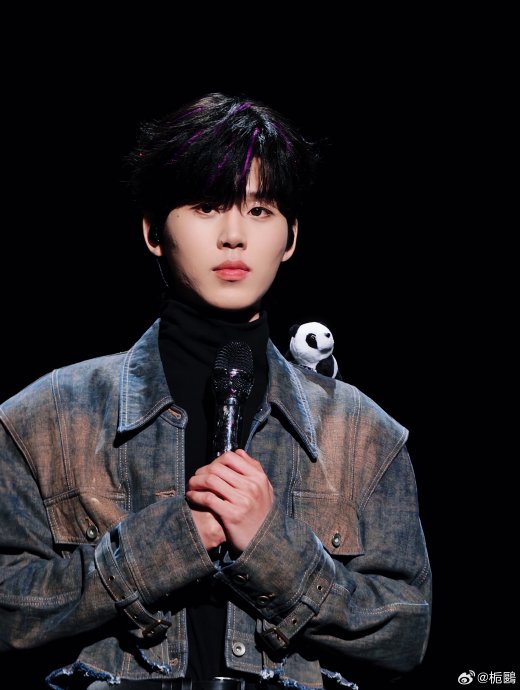 Nam ca sĩ gen Z cao 1m87 bí mật kết hôn rồi ly dị trong vòng 1 năm. Cả nước không ai hay biết