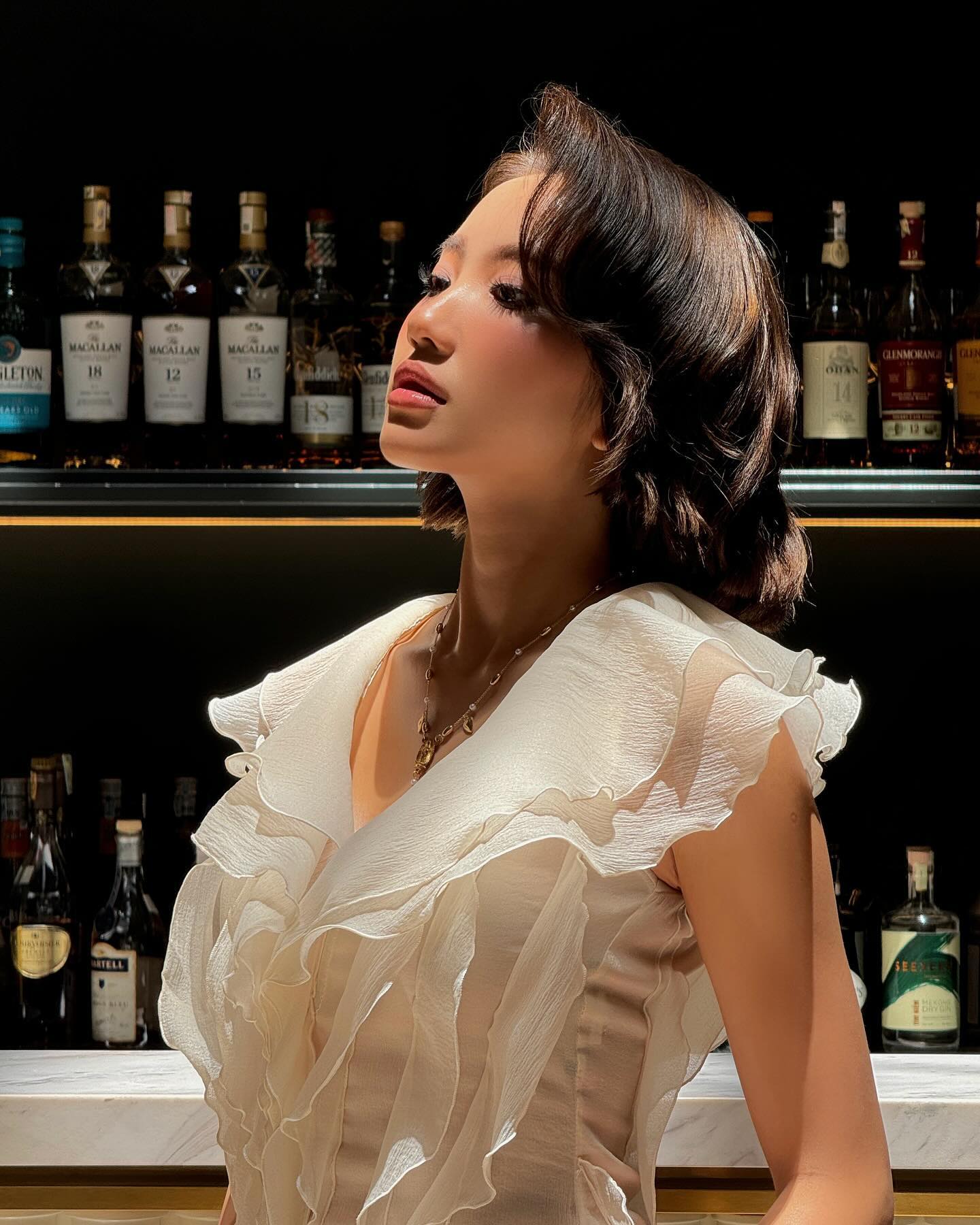 Da nâu đi với ngực khủng: Nghe thì 