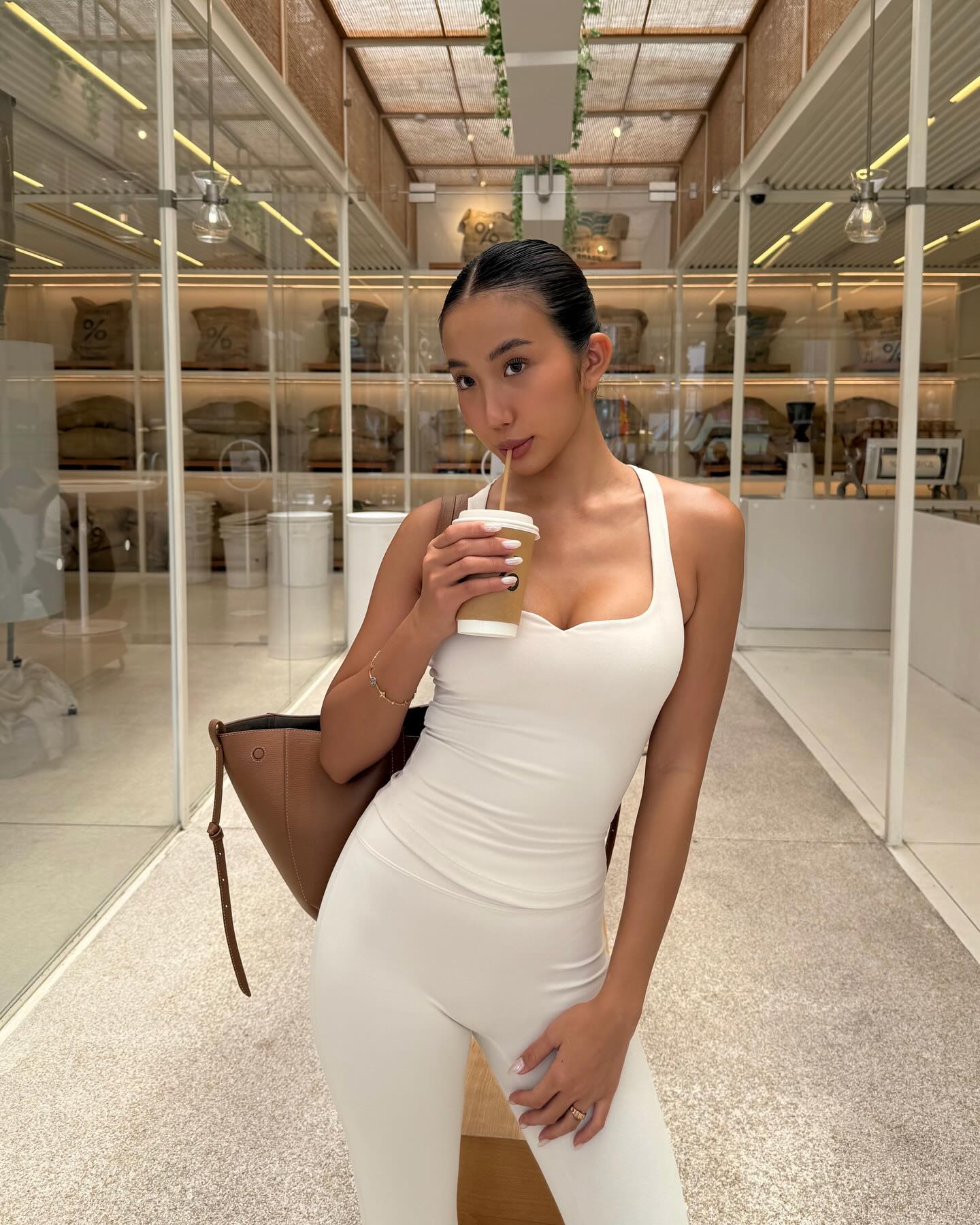 Outfit đi tập của cô còn nhận nhiều lời khen với vibe 