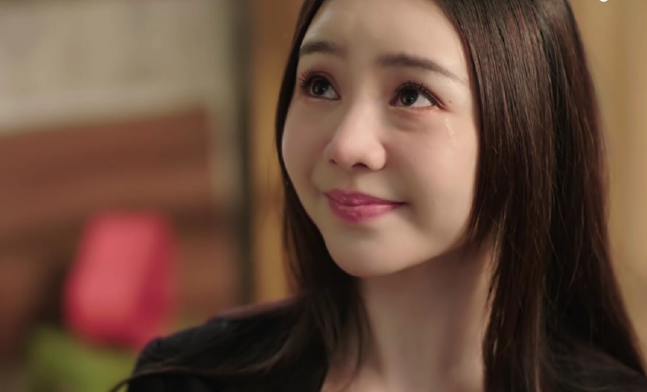 Thương rất xinh, nhưng biểu cảm khiến khán giả mệt mỏi