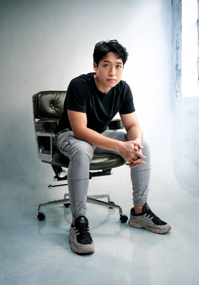 Sau hơn một thập kỷ học tập và phát triển sự nghiệp tại Mỹ, Khôi Nguyên trở về Việt Nam và tiếp nối con đường nghệ thuật của gia đình. Ảnh: FBNV