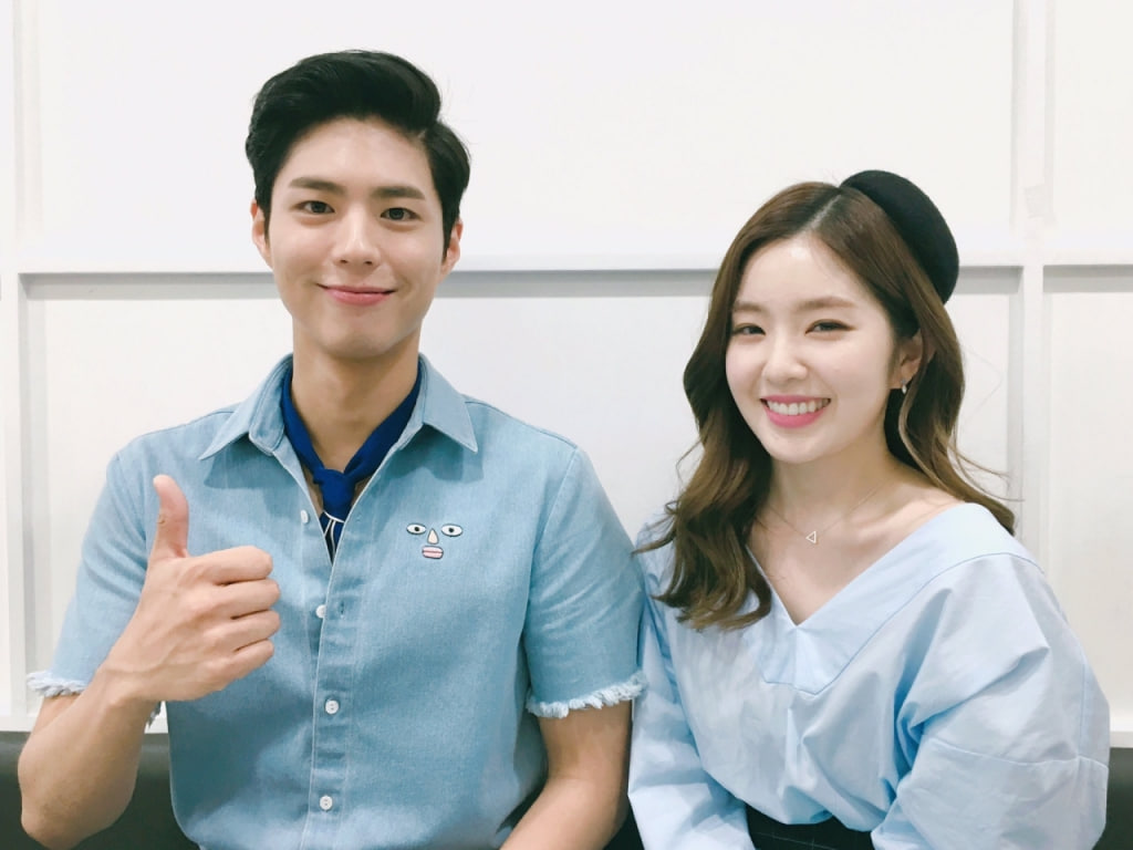 Màn hợp tác MC của Park Bo Gum và IRENE lúc bấy giờ sở hữu sức hút cực khủng (Ảnh:IG)