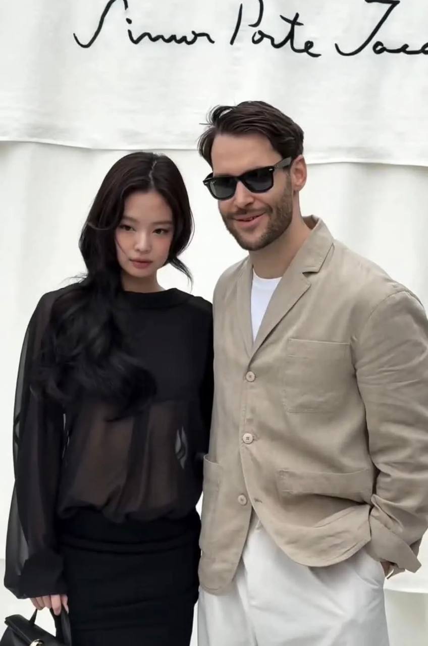 Outfit sexy đầy tinh tế của Jennie. (Ảnh: Instagram)