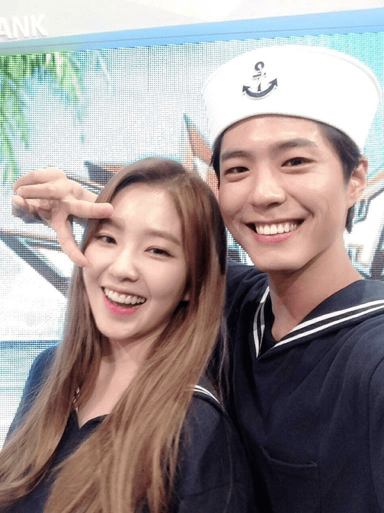 Park Bo Gum và IRENE được đẩy thuyền rầm rộ trong giai đoạn làm MC Music Bank (Ảnh:IG)