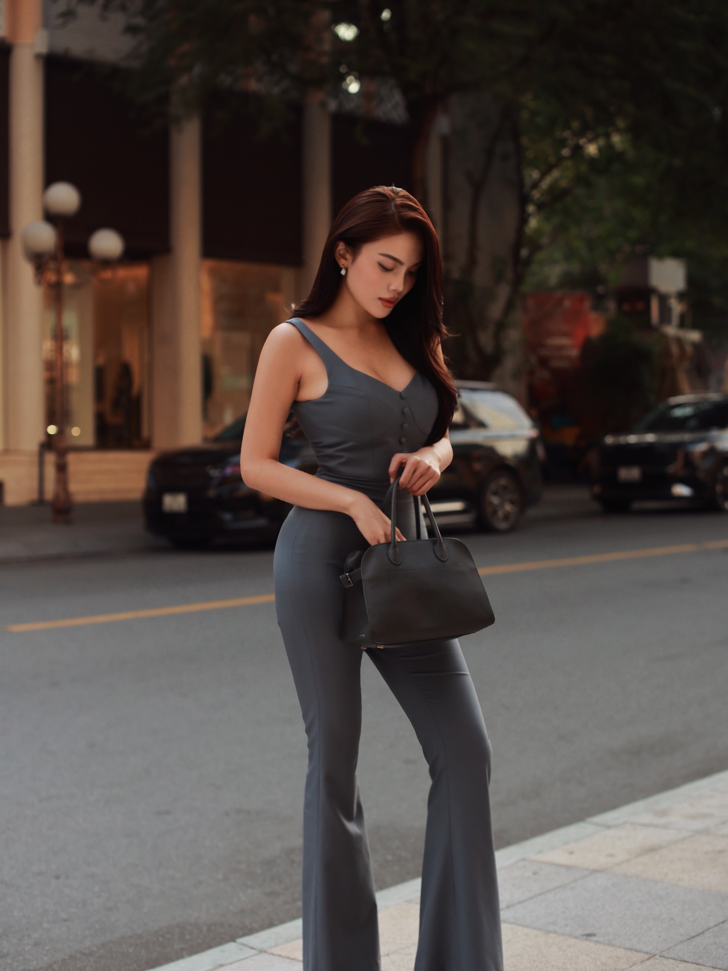 TikToker 2003 - bạn gái Michael Trương gây sốc với trang phục dự sự kiện như đang... nude!