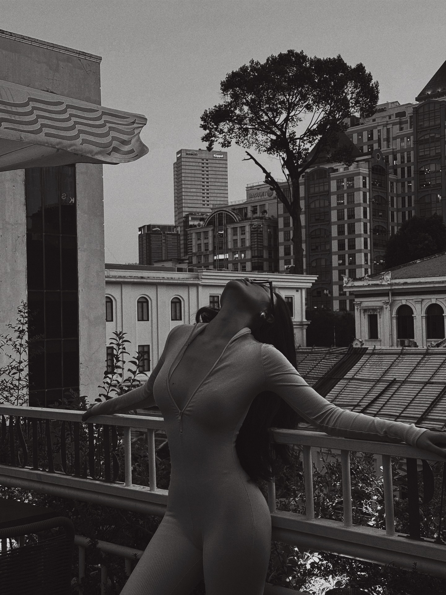 TikToker 2003 - bạn gái Michael Trương gây sốc với trang phục dự sự kiện như đang... nude!