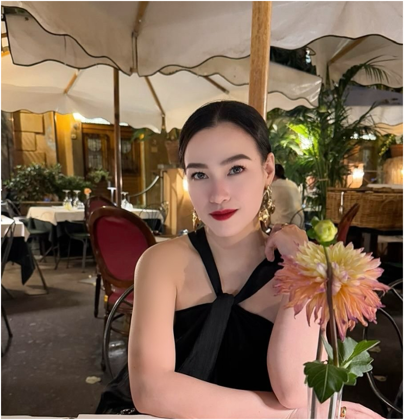 Visual ở tuổi 36 của bà mẹ 2 con nhận về nhiều lời khen ngợi. 