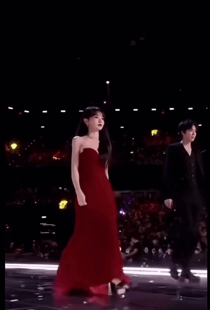 Showbiz có mỹ nhân “mặt học sinh body phụ huynh”: Mặc đẹp không trượt lần nào, xuất hiện ở đâu thì nơi đó như Milano