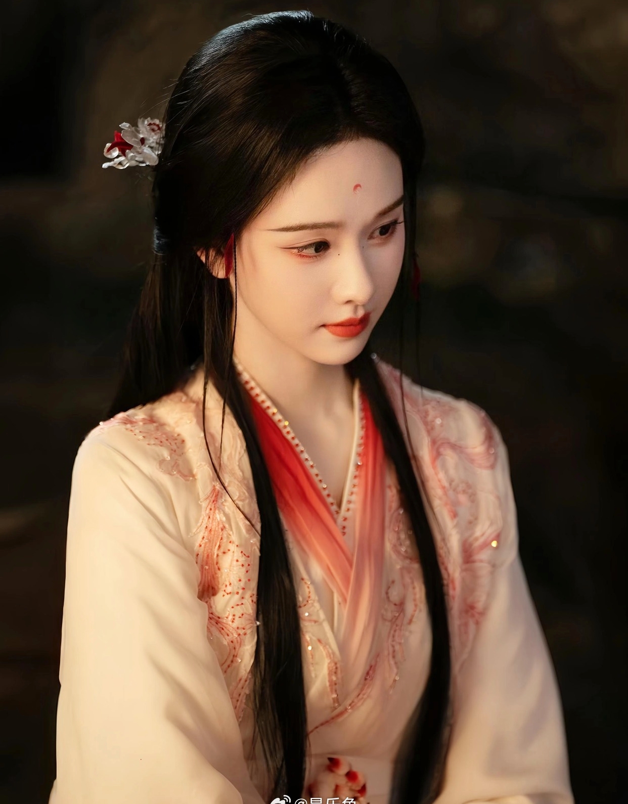 Trần Đô Linh có khí chất cổ điển hiếm có