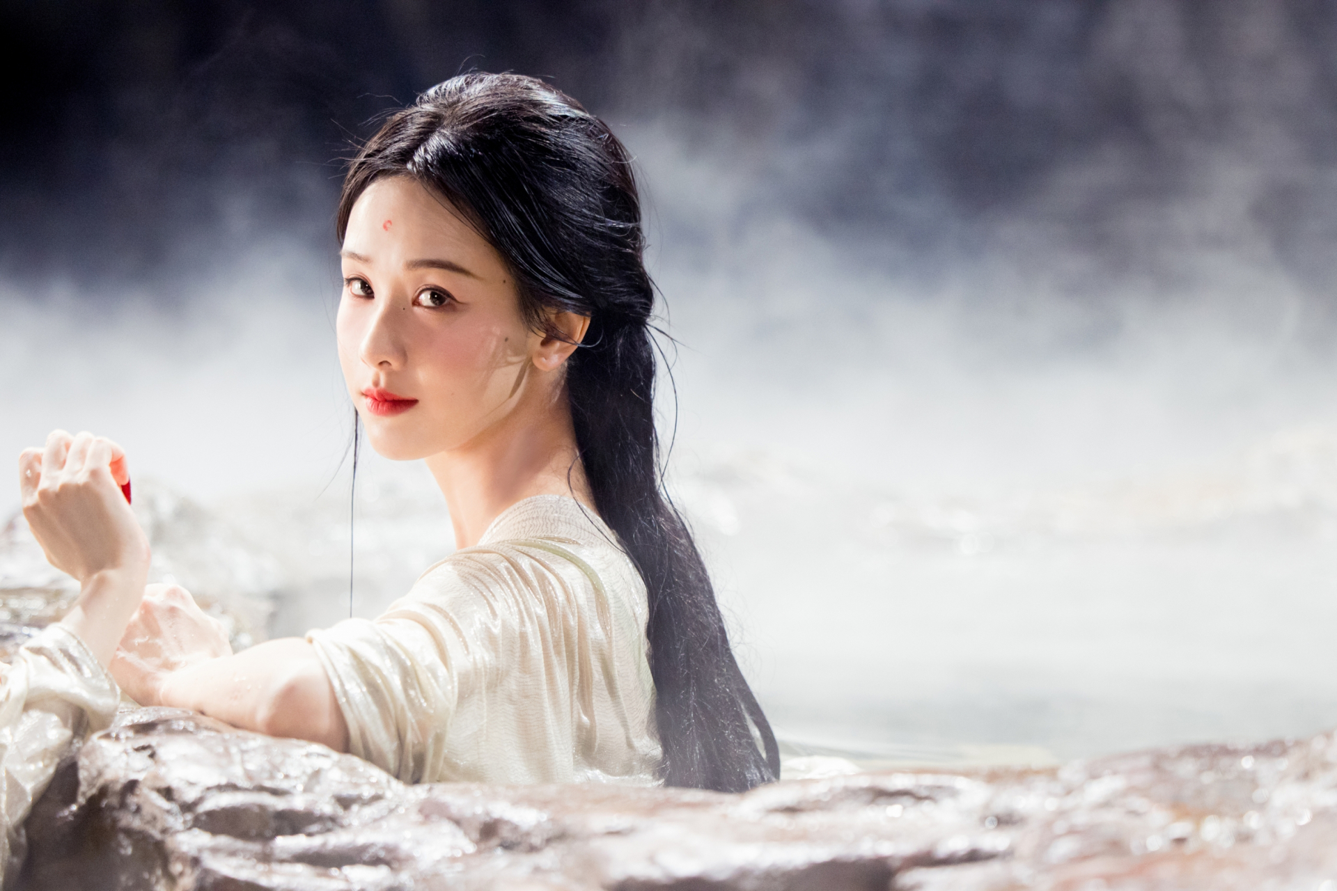 Tạo hình cổ trang của Trần Đô Linh gây sốt