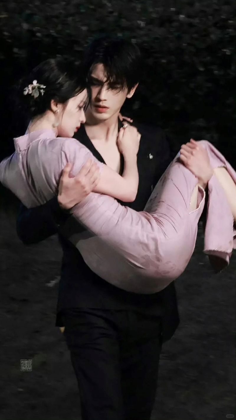 Chiếc váy bó chịt, mỏng dính khiến Vương Sở Nhiên bị chê cười khắp MXH