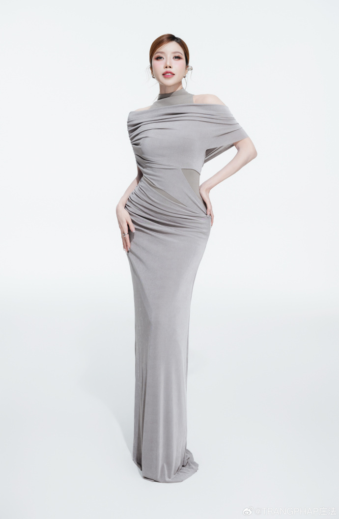 Trang Pháp chào sân show Trung Quốc: Catwalk sập sàn sân khấu, là đại diện Việt Nam duy nhất làm được điều “lịch sử” này