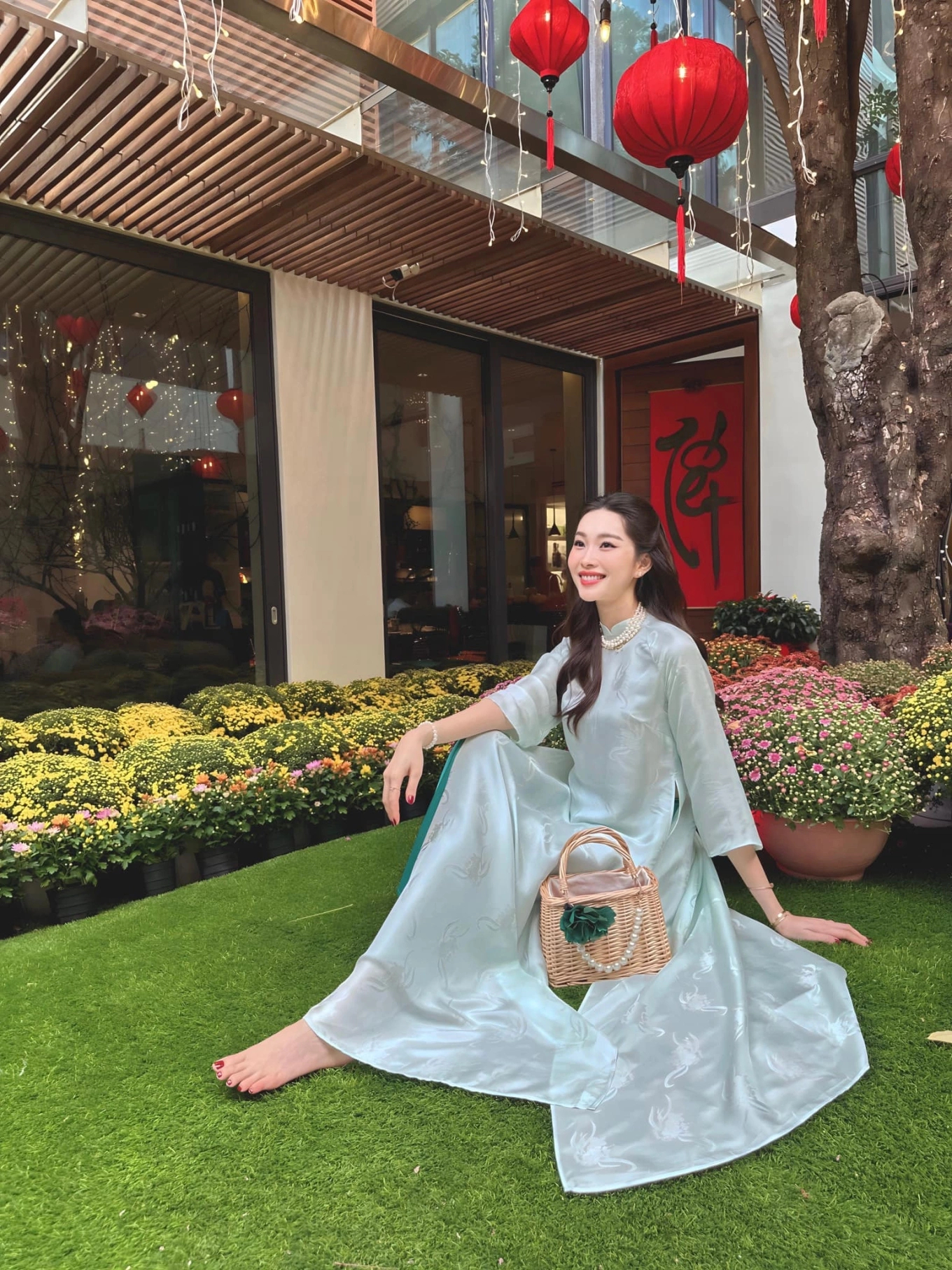 Nàng Hậu thỉnh thoảng check-in trong cơ ngơi sang xịn của gia đình