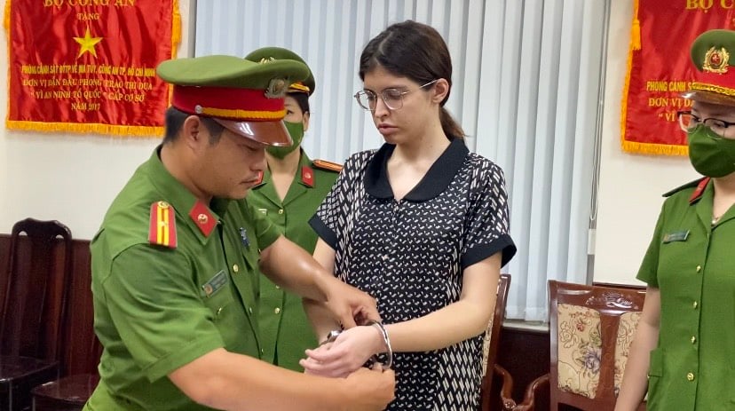 Bị can Nguyễn Thị An (người mẫu, diễn viên Andrea Aybar hay An Tây, SN 1995) bị truy tố về tội “Tổ chức sử dụng trái phép chất ma túy”, “Tàng trữ trái phép chất ma túy”.