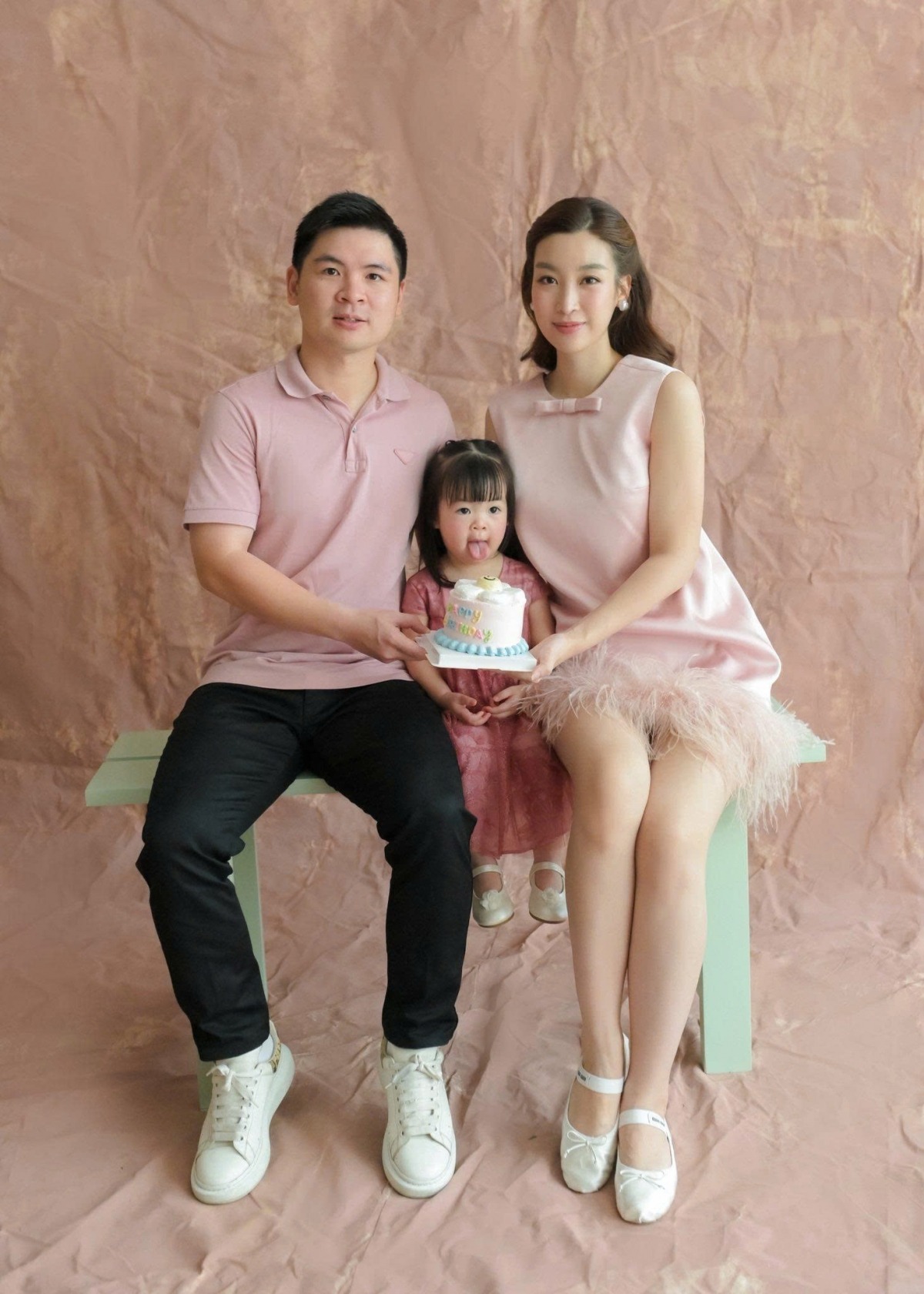 Hiện tại Đỗ Mỹ Linh đang viên mãn bên chồng doanh nhân và con gái