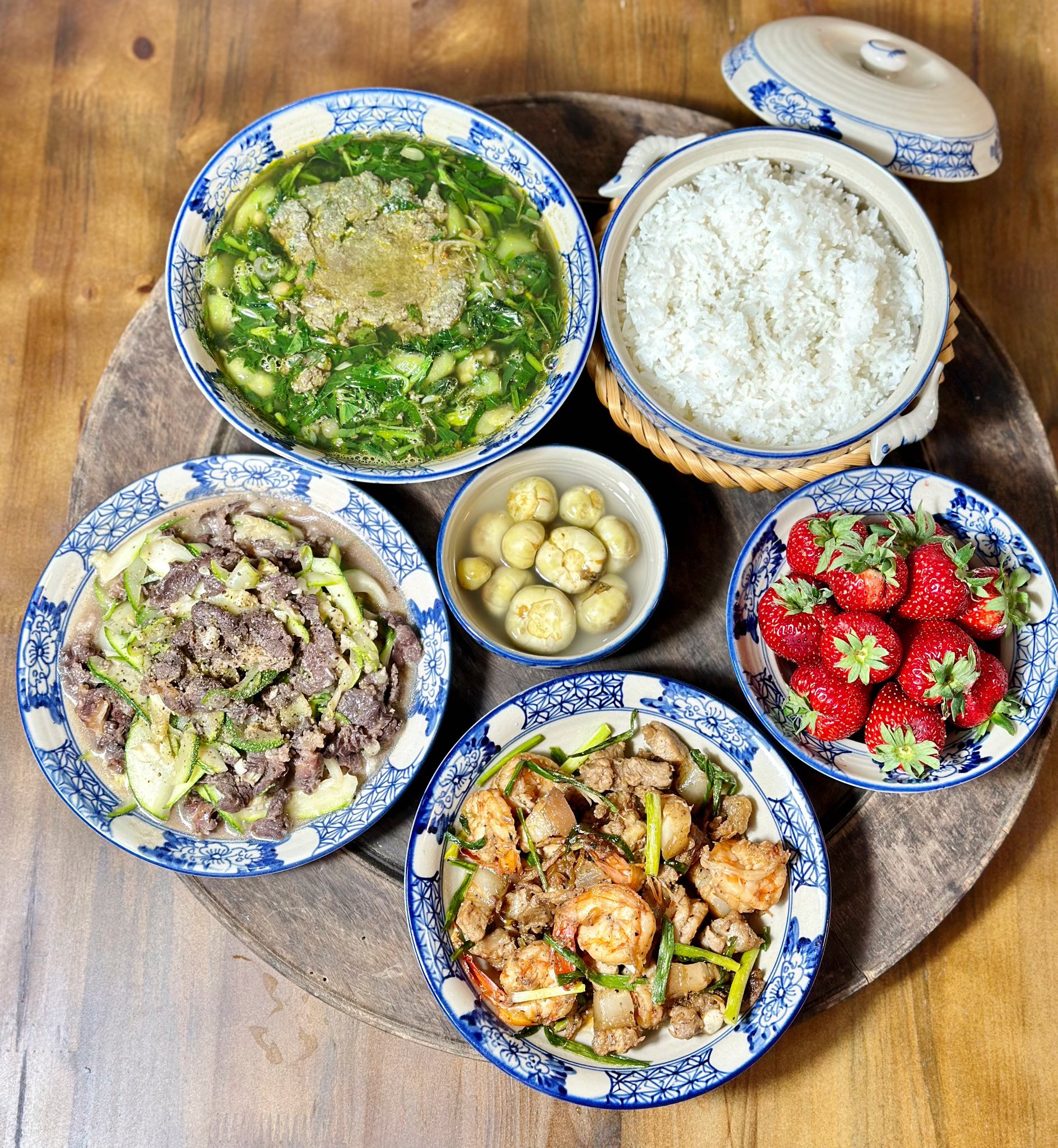 Những bữa cơm có giá trung bình từ 100-200k.