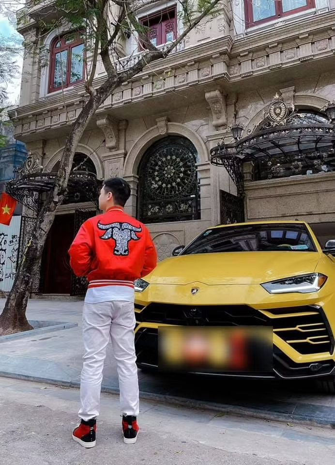 Ông xã Đỗ Mỹ Linh check-in cùng siêu xe trước cửa nhà