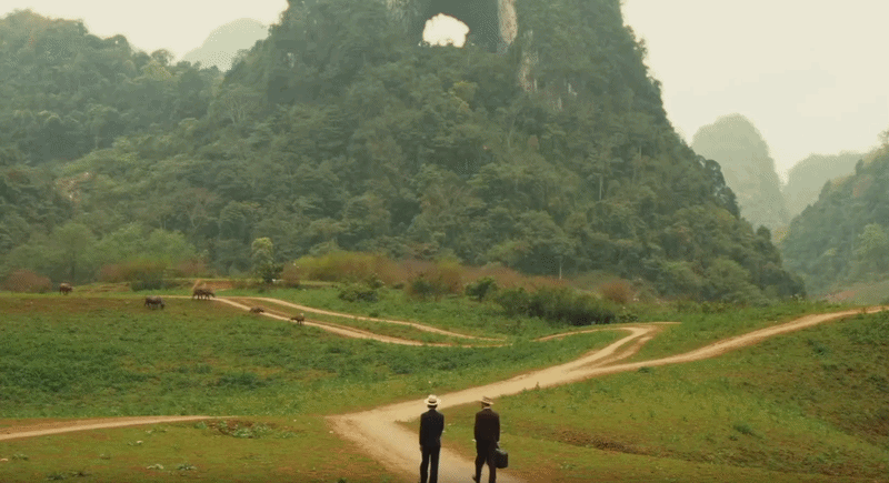 Núi Thủng hay còn gọi là Núi Mắt Thần là Danh lam thắng cảnh nổi tiếng ở Cao Bằng. Nổi bật với lỗ thủng xuyên thấu đường kính >50m ở độ cao 50m.