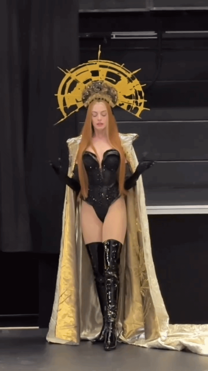 Cận cảnh body của Anne Hathaway được nữ diễn viên đăng tải. (Nguồn: Instagram)