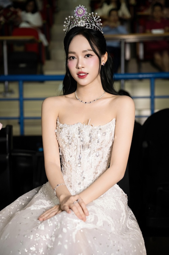   Trước khi ở ẩn, Á hậu sinh năm 2002 từng gây chú ý trên mạng xã hội với phong cách thời trang tối giản, thanh lịch. Ảnh: FBNV  