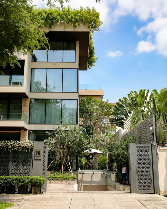 Biệt thự hoành tráng của gia đình Đặng Thu Thảo