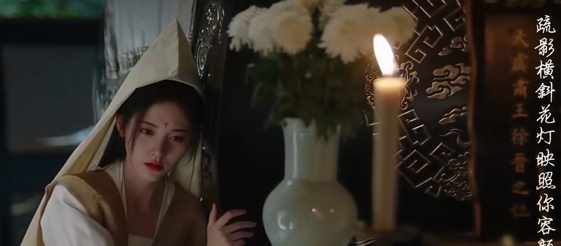 Sống mấy chục năm chưa thấy ai trang điểm lố cỡ này: Phấn son lòe loẹt 