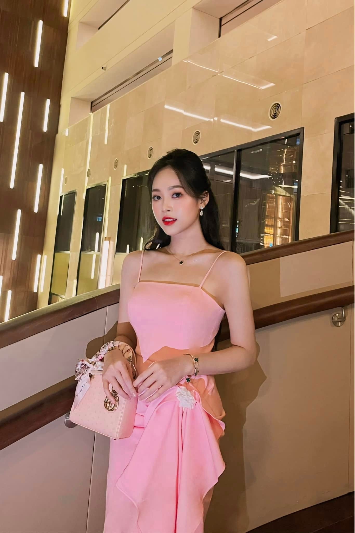   Trước khi lui về ở ẩn, Trịnh Thùy Linh đã chuyển trang cá nhân về chế độ riêng tư. Ảnh: FBNV  