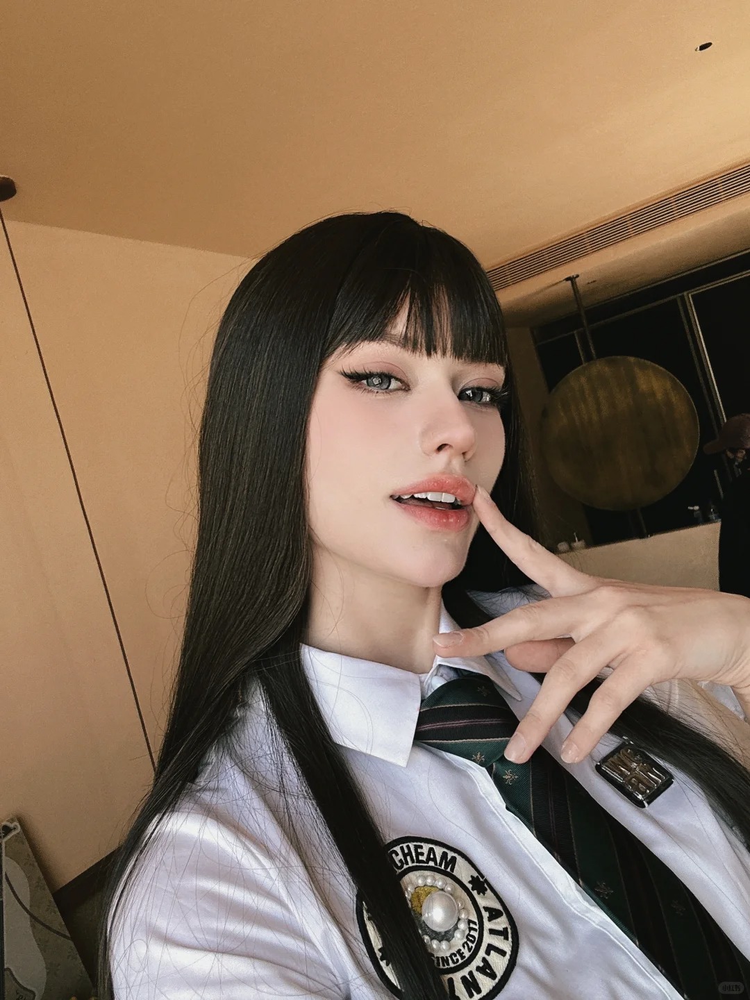 Người hâm mộ đã chỉ trích Karina vì cô bỏ bê sự nghiệp suốt 4 tháng qua để đưa bạn gái đi du lịch. Ảnh: Weibo. 