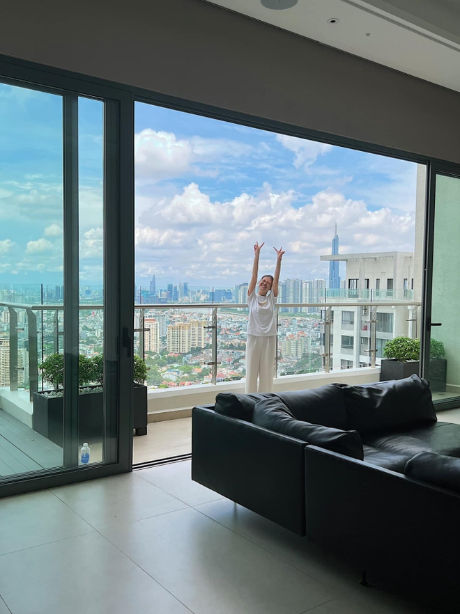 Phương Khánh cũng từng tậu penthouse ở tuổi 29 