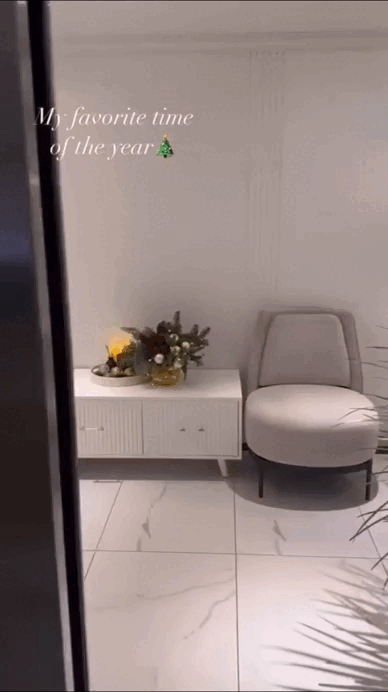 Căn hộ của gia đình Đặng Thu Thảo được trang hoàng lộng lẫy dịp Noel