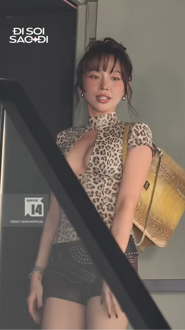 Tóc Tiên thu hút mọi ánh nhìn trong giao diện vừa năng động trẻ trung lại quyến rũ khó cưỡng.