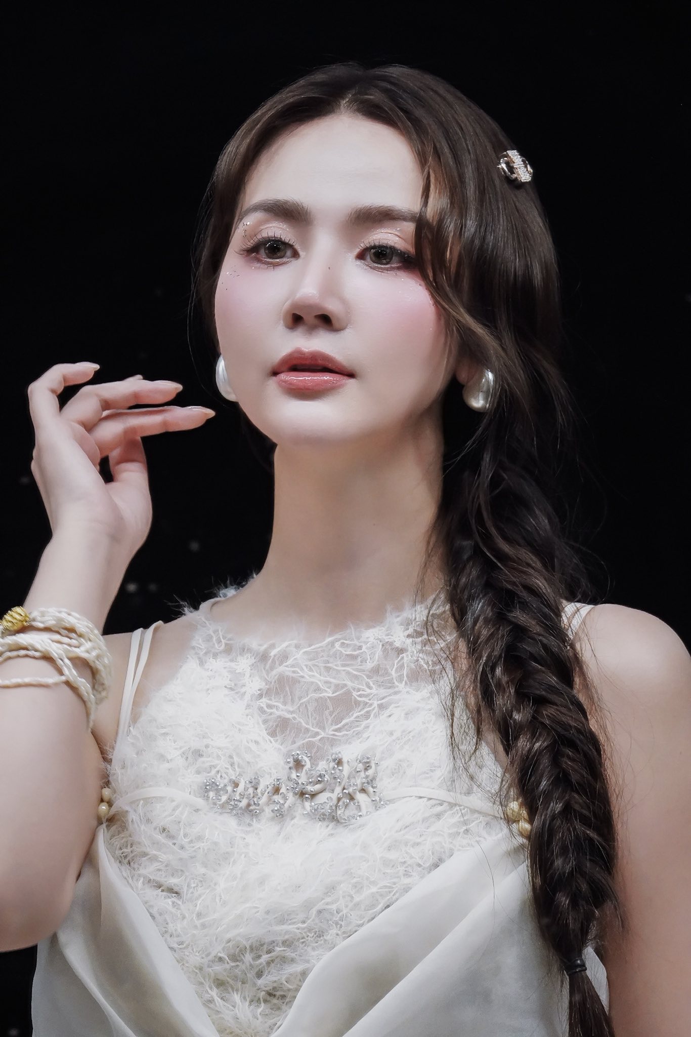 Huyền Lizzie xin lỗi khán giả vì giao diện bánh bèo điệu như nước, cả nước không đồng ý...