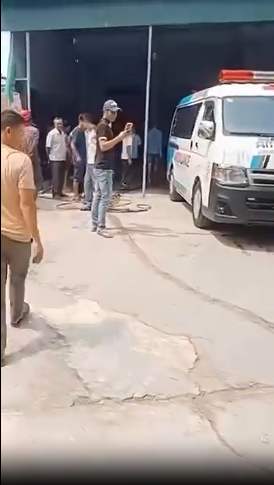 Hiện trường nơi xảy ra vụ việc (ảnh cắt từ clip)