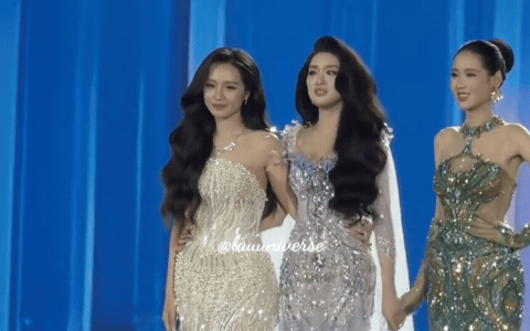 Cô cho hay muốn nắm tay để trấn an Phương Oanh bình tĩnh 