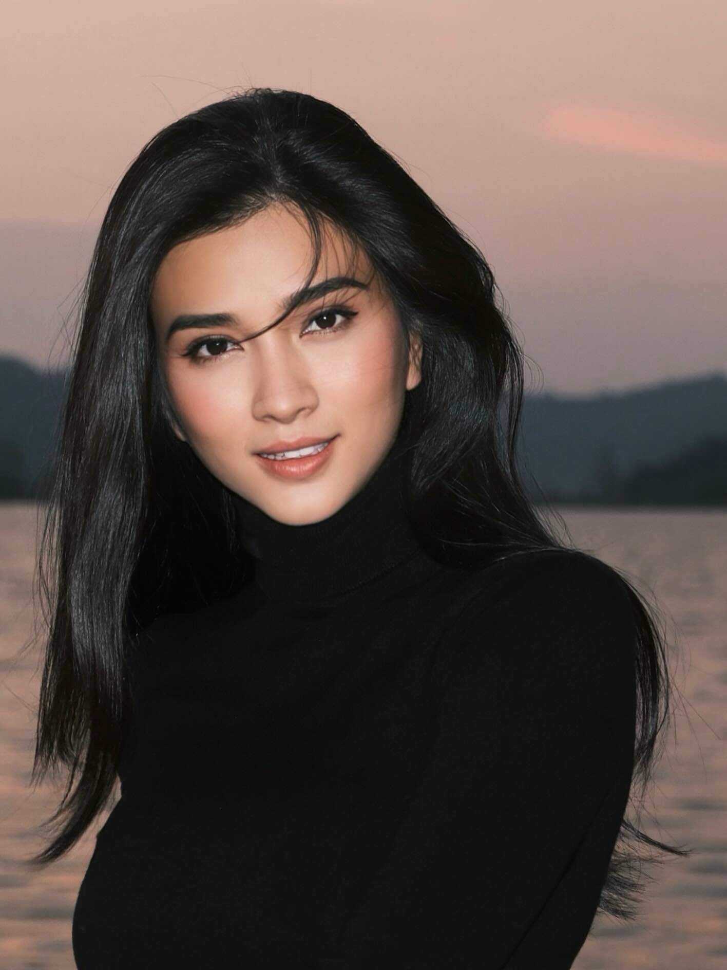 Kim Tuyến bị nghi là mỹ nhân tiếp theo bắt trend nhuộm da nâu