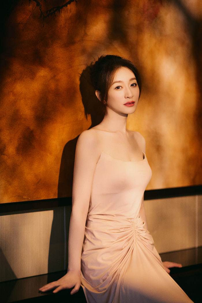 Chông gai đầu tiên của Trang Pháp ở Đạp Gió bản Trung: Đối đầu mỹ nhân “hát dở nhất showbiz”