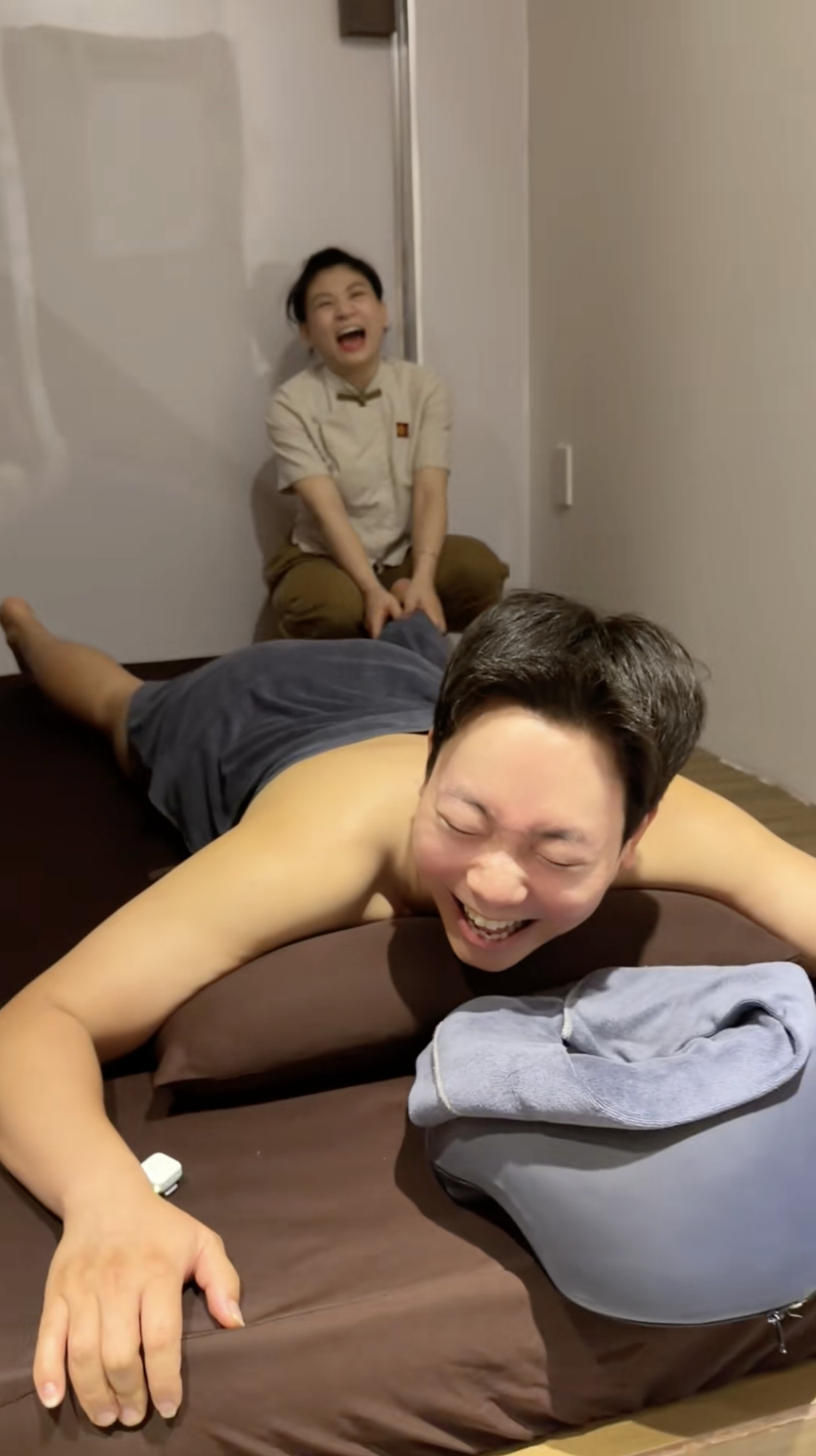 Ho Jun ngượng chín mặt khi lỡ xì hơi khi massage
