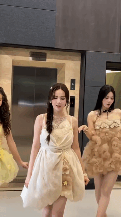 Huyền Lizzie xin lỗi khán giả vì giao diện bánh bèo điệu như nước, cả nước không đồng ý...