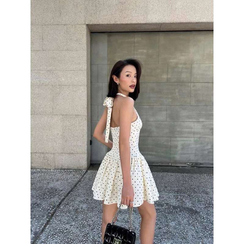 Huyền Lizzie xin lỗi khán giả vì giao diện bánh bèo điệu như nước, cả nước không đồng ý...