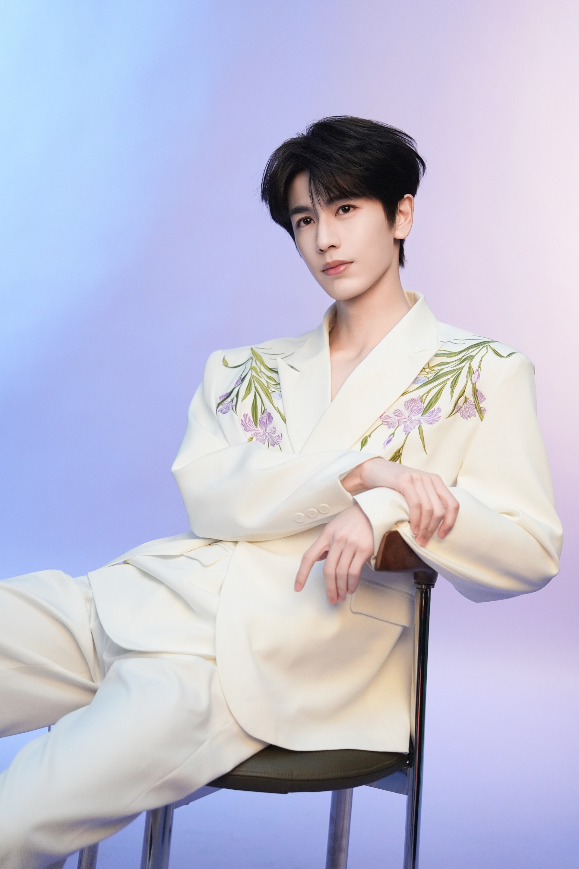 Gần chục báo lớn Trung Quốc lên bài phê phán Trương Lăng Hách, đài trung ương CCTV cũng 