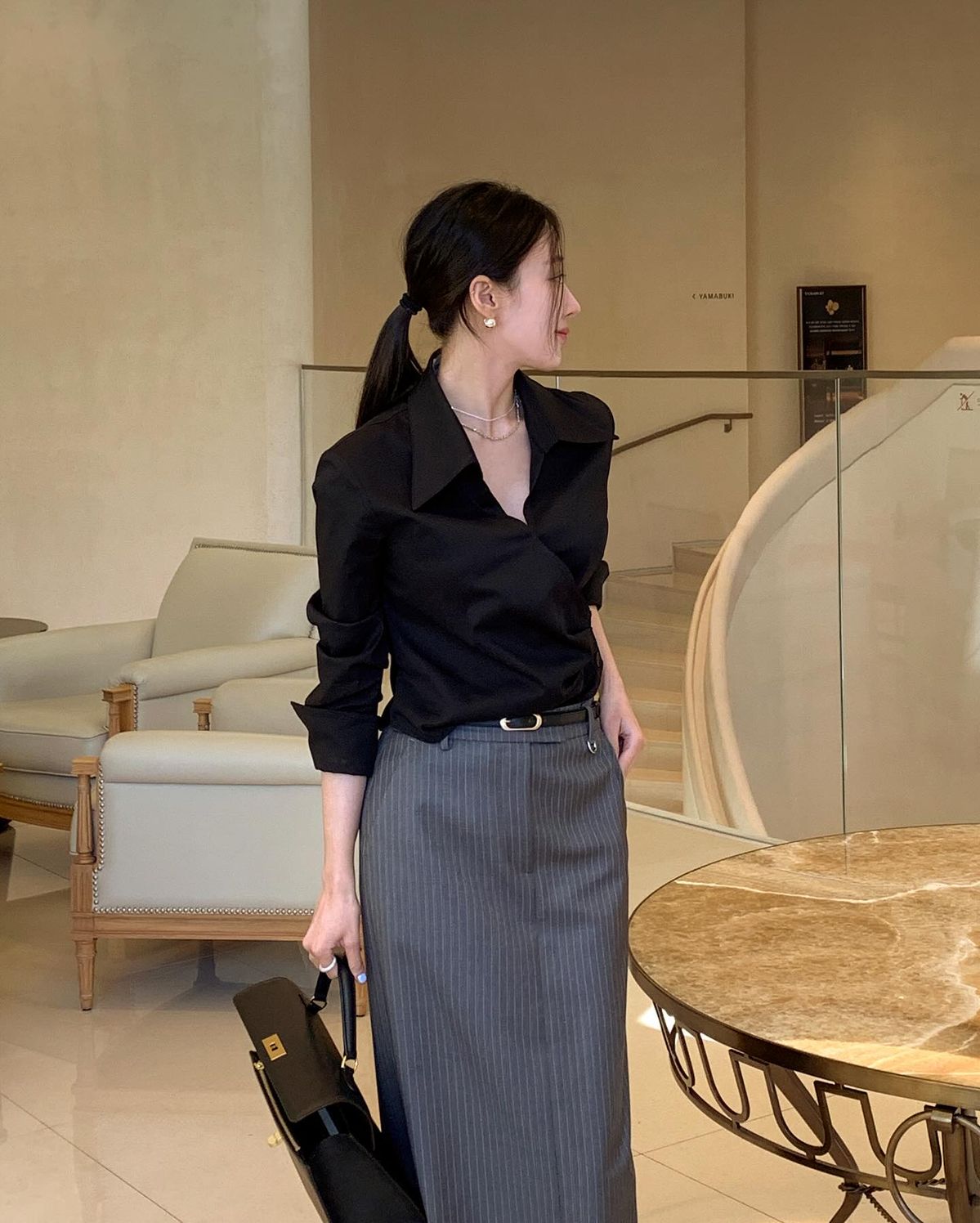 4 kiểu áo hè xinh lịm tim, phối với quần jeans hay chân váy đều xuất sắc