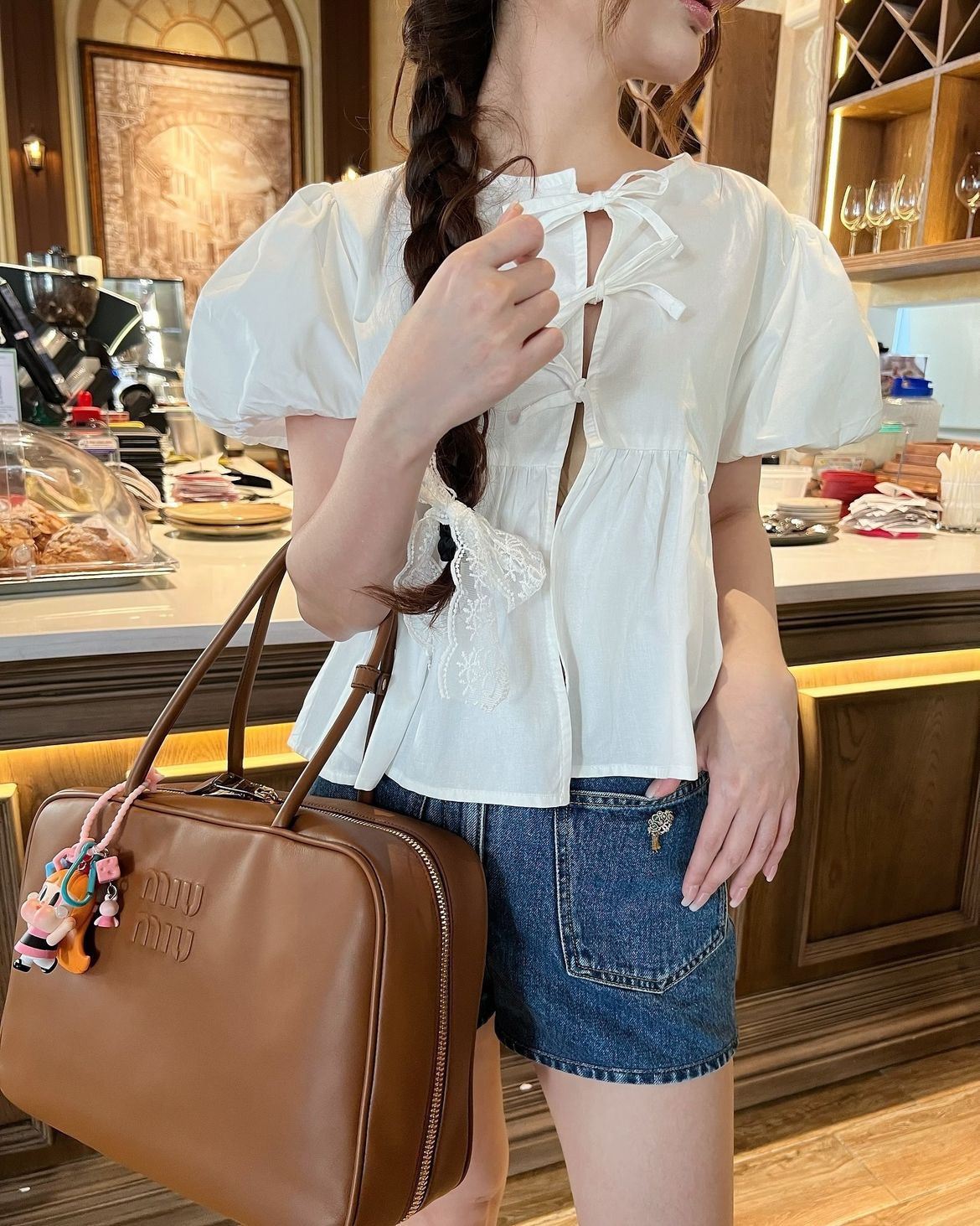 4 kiểu áo hè xinh lịm tim, phối với quần jeans hay chân váy đều xuất sắc