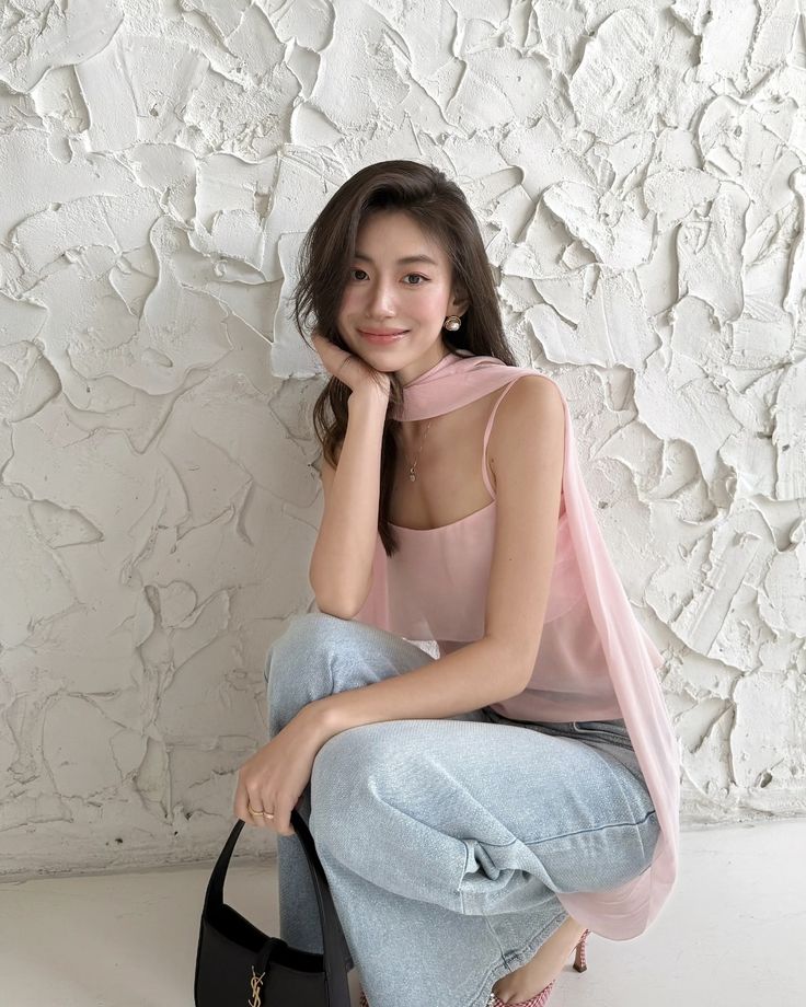 4 kiểu áo hè xinh lịm tim, phối với quần jeans hay chân váy đều xuất sắc