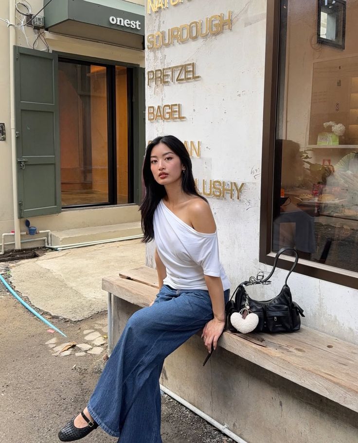 4 kiểu áo hè xinh lịm tim, phối với quần jeans hay chân váy đều xuất sắc