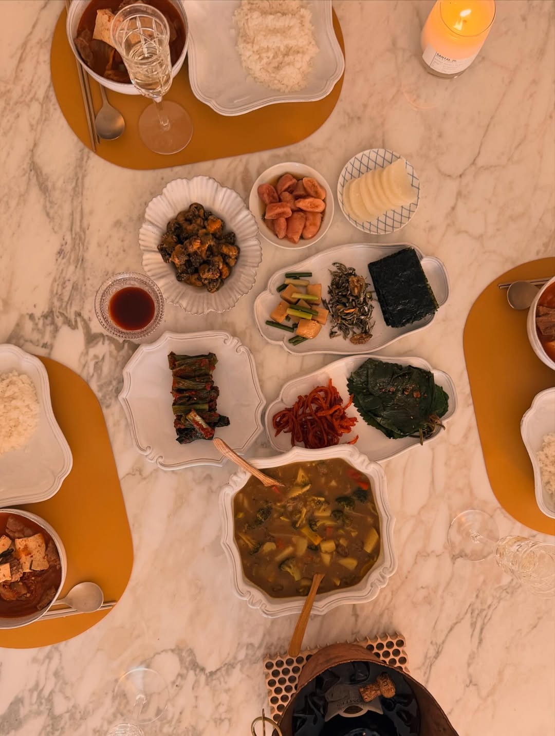 Song Hye Kyo đón sinh nhật cùng người bạn thân Raymond Chae. Nam stylist cho biết thêm chính nữ minh tinh đã chuẩn bị bữa tiệc này cho anh. Ảnh: IGNV