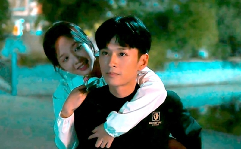 Hình ảnh trong Cha Tôi Người Ở Lại