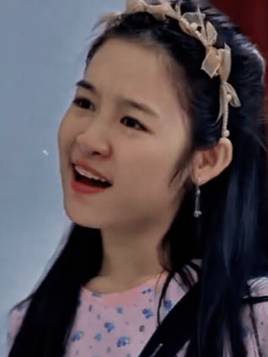 Diễn viên Bảo Ngọc được khán giả bàn tán khi xuất hiện trong phim Bóng Ma Hạnh Phúc, vai con gái của Lê Phương và Lương Thế Thành 