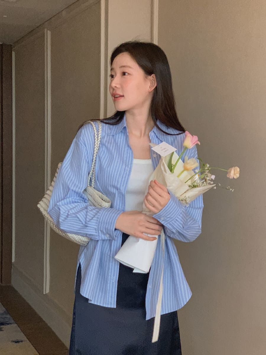 4 kiểu áo hè xinh lịm tim, phối với quần jeans hay chân váy đều xuất sắc